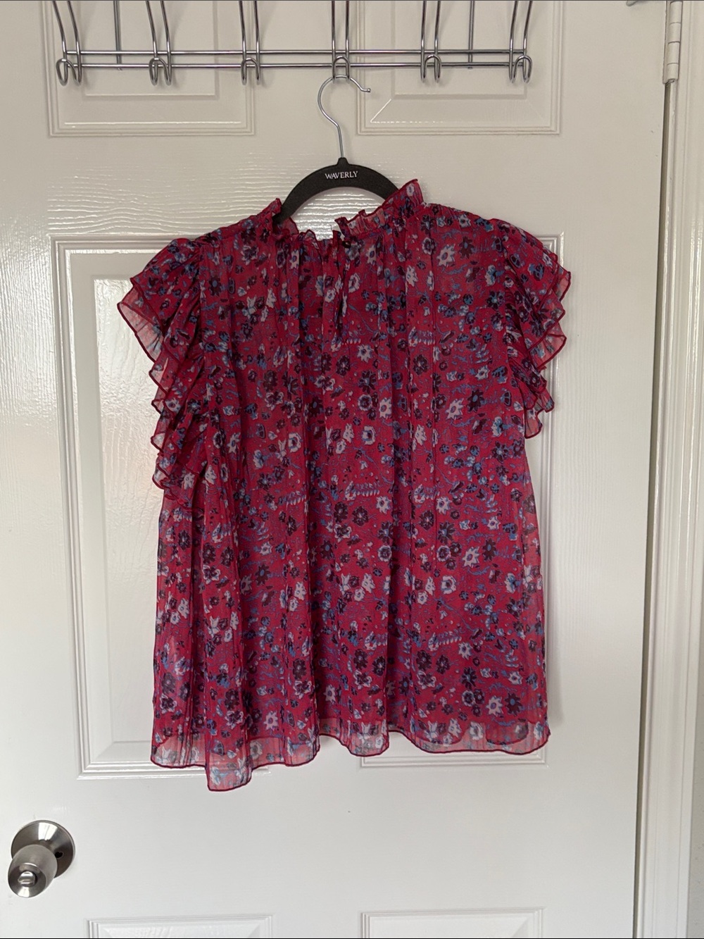 255. Anthropologie Ruffle Floral Short-Sleeve Blouse in Magenta Size Small - Picture 3 of 10